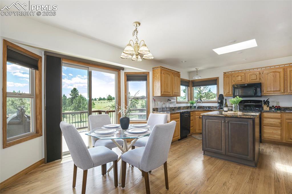 Image 15 of 49: Kitchen nook leads to sliding glass door and the spacious deck