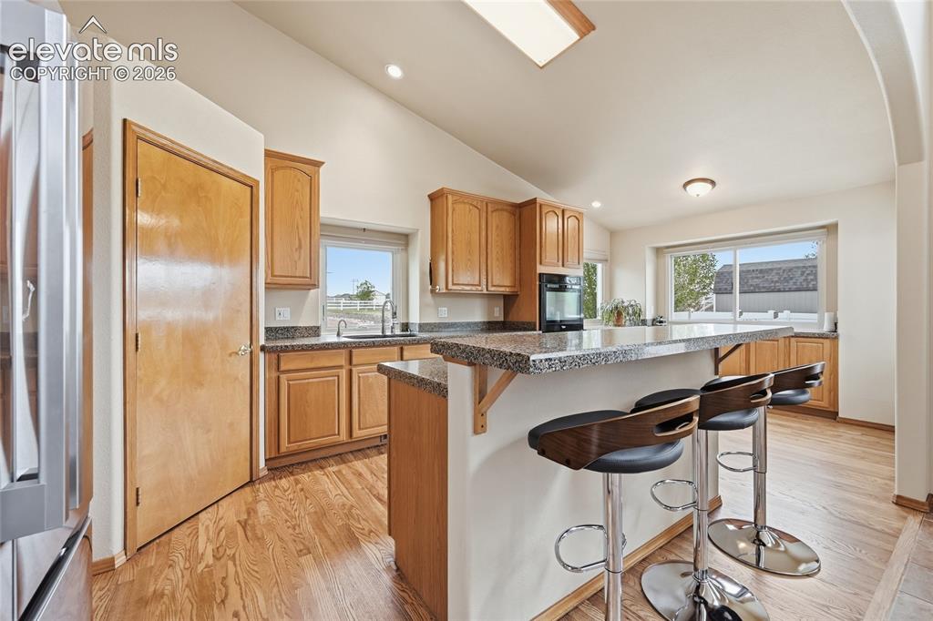 Image 11 of 50: Kitchen