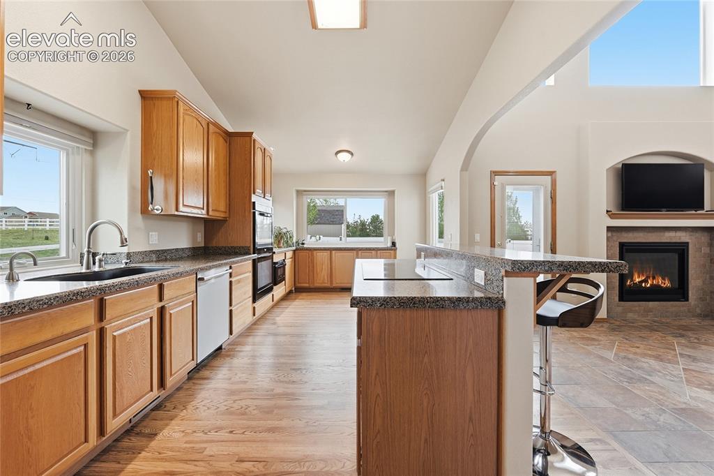 Image 12 of 50: Kitchen