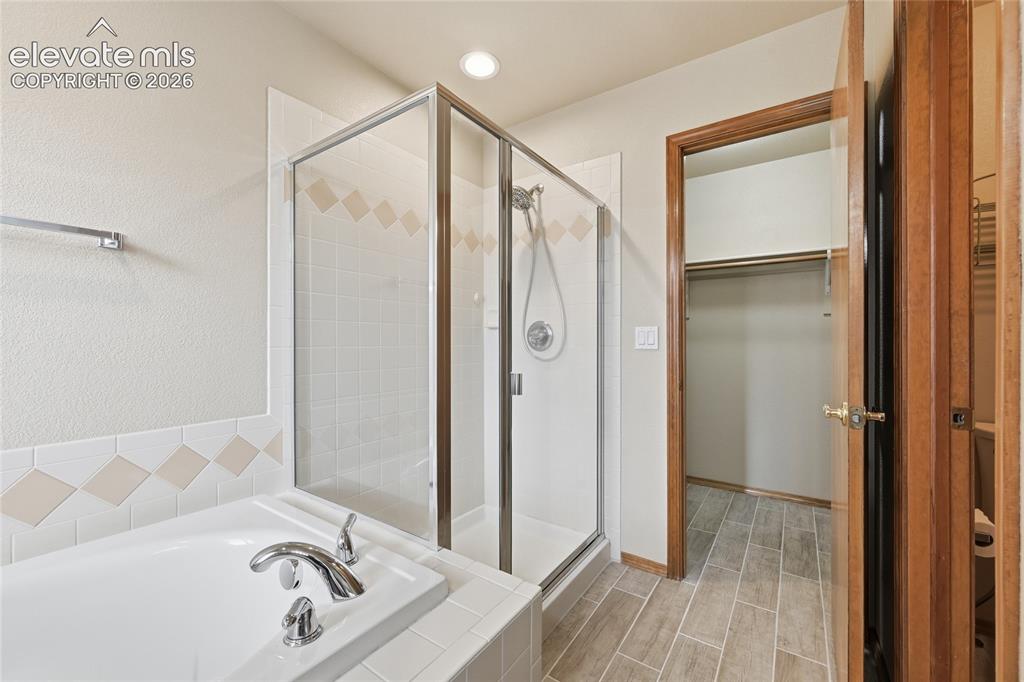 Image 19 of 50: Bathroom