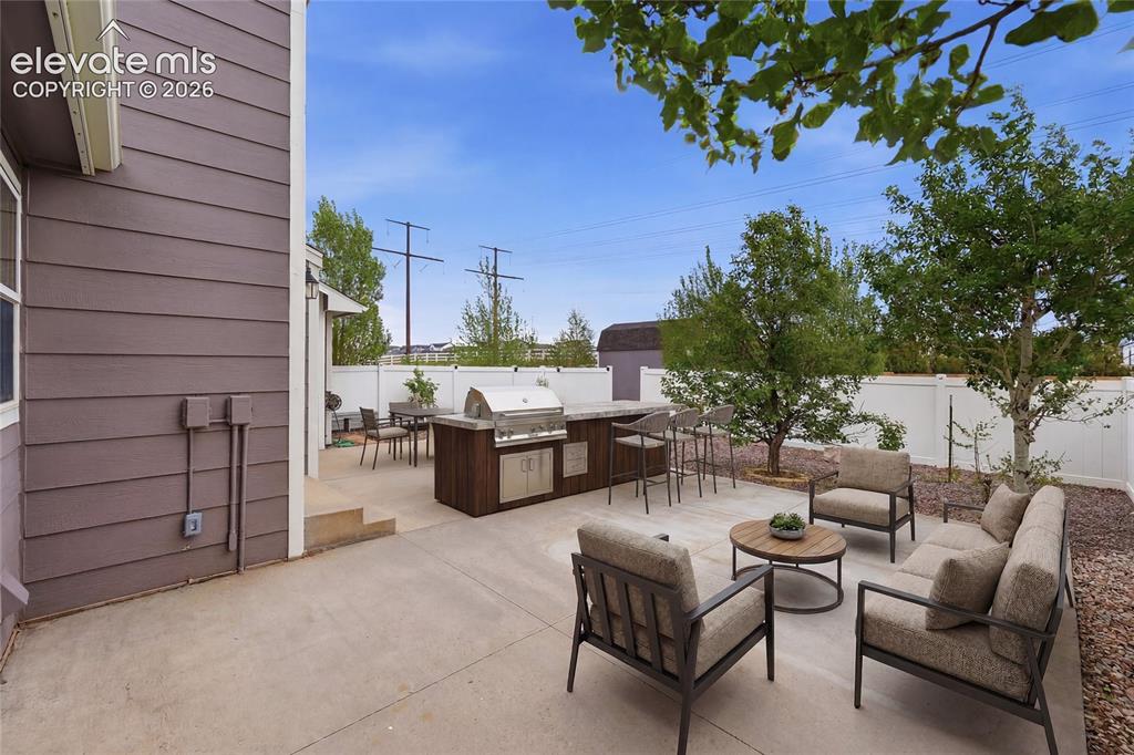 Image 35 of 50: Virtual staging and grill
