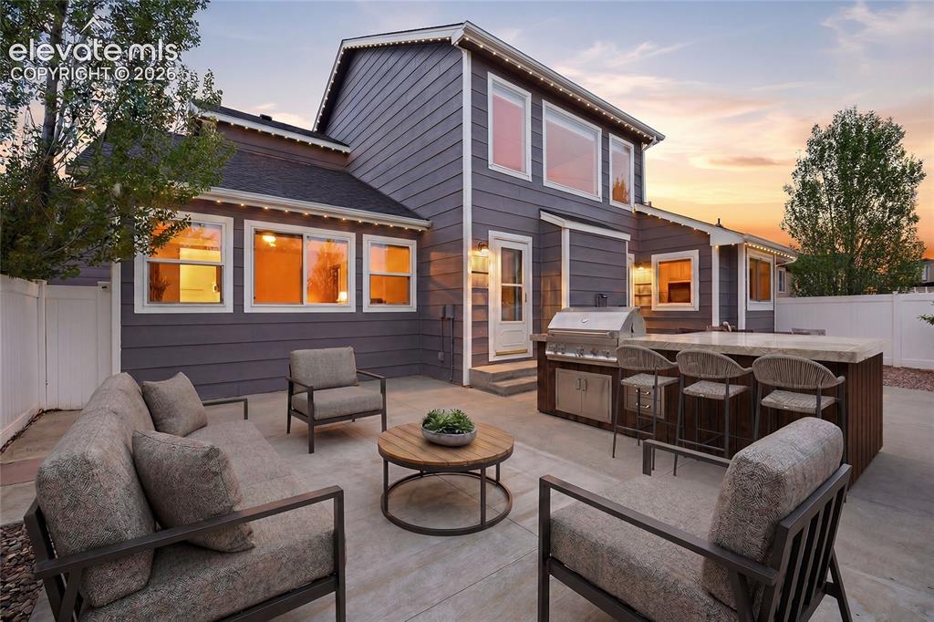 Image 37 of 50: Virtual staging and grill 