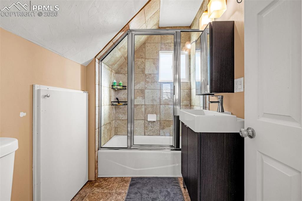 Image 13 of 29: Upstairs