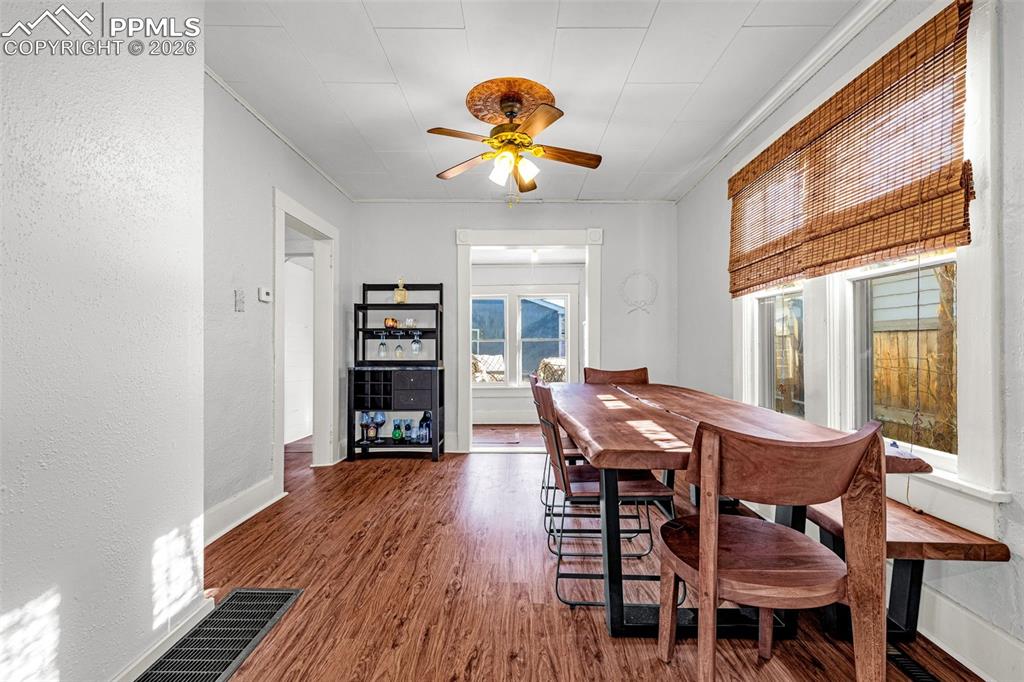 Image 3 of 29: Dining Area