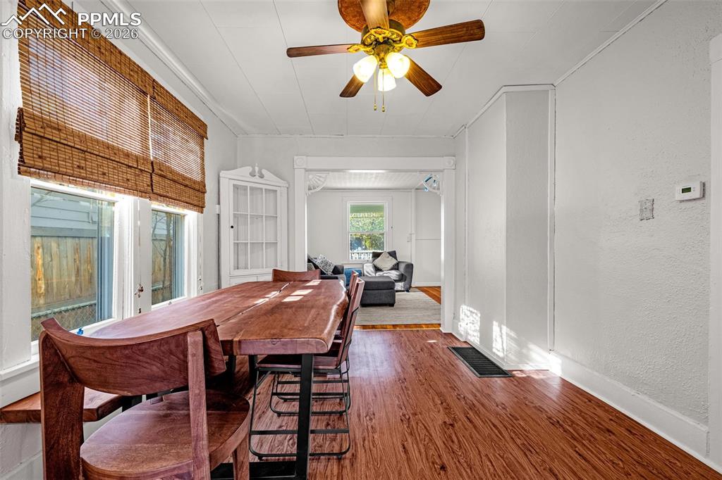 Image 4 of 29: Dining Area