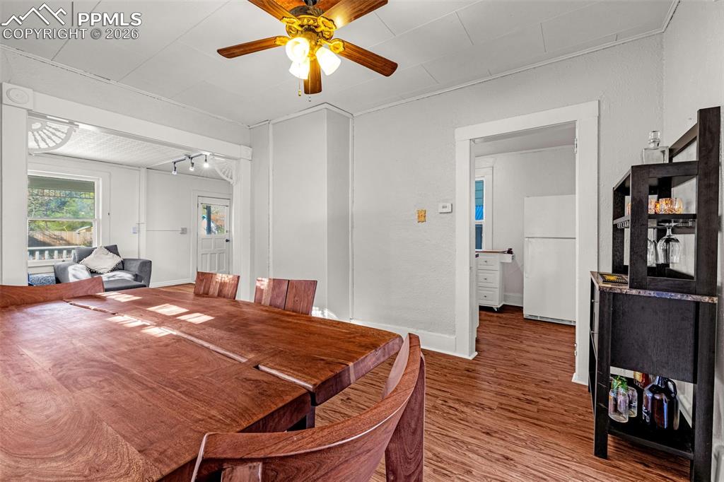 Image 5 of 29: Dining Area