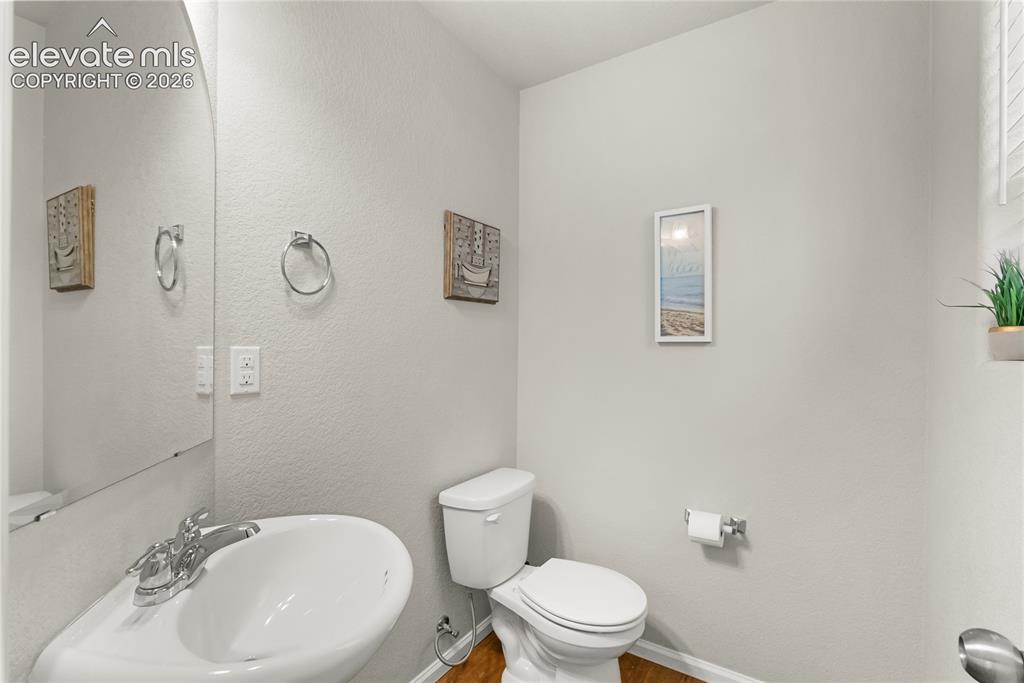Image 19 of 34: Bathroom
