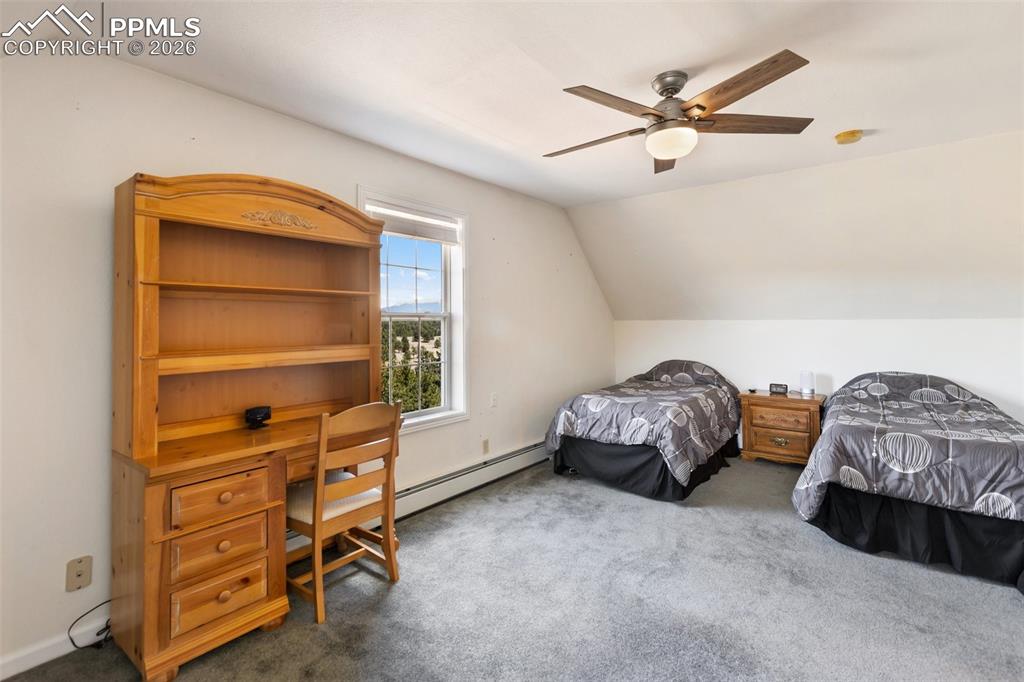 Image 22 of 40: Kitchen