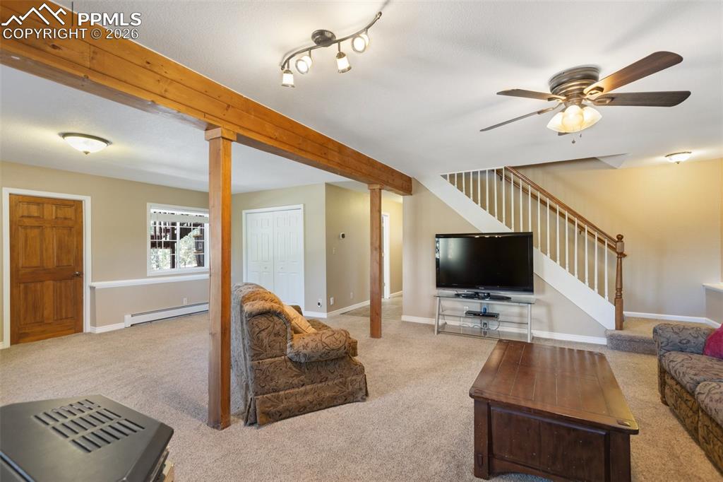 Image 24 of 40: Dining Area