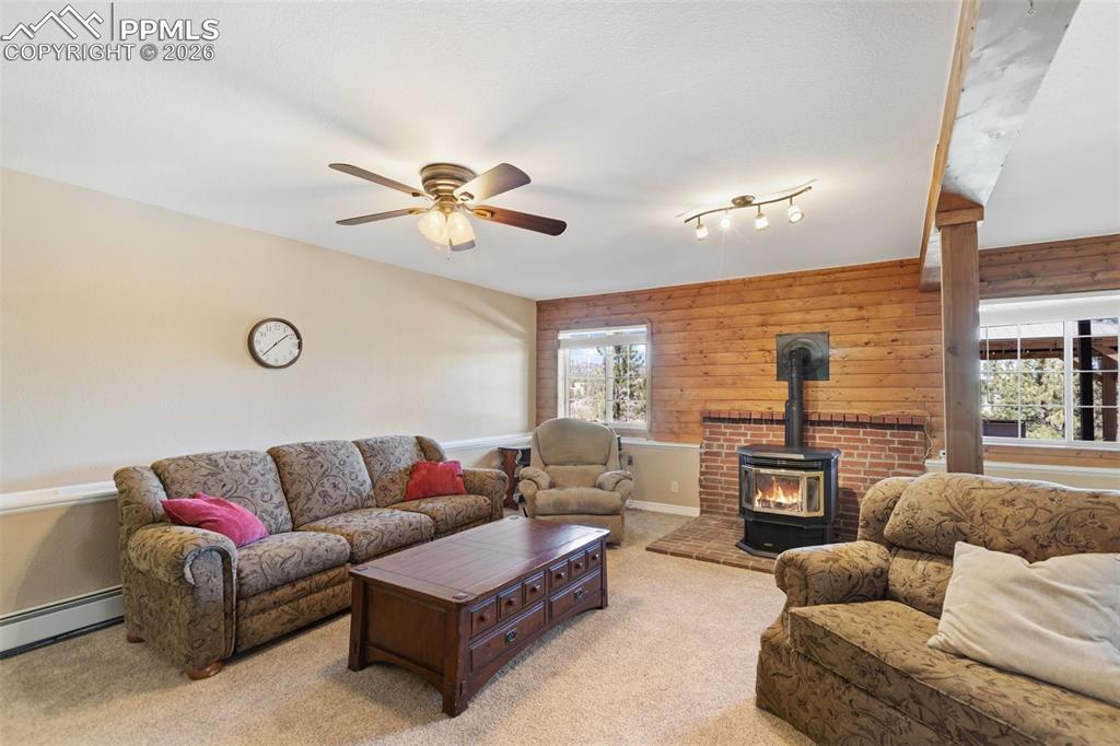 Image 25 of 40: Dining Area