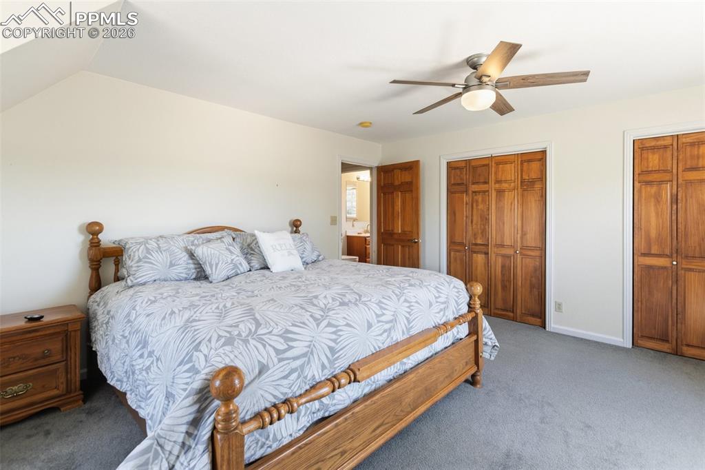 Image 26 of 40: Bedroom