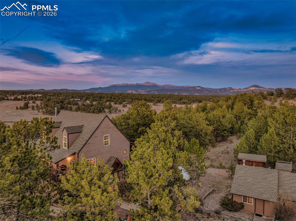 Image 30 of 40: upper foyer area