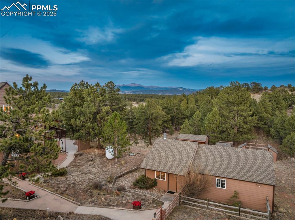 Image 35 of 40: Family Room