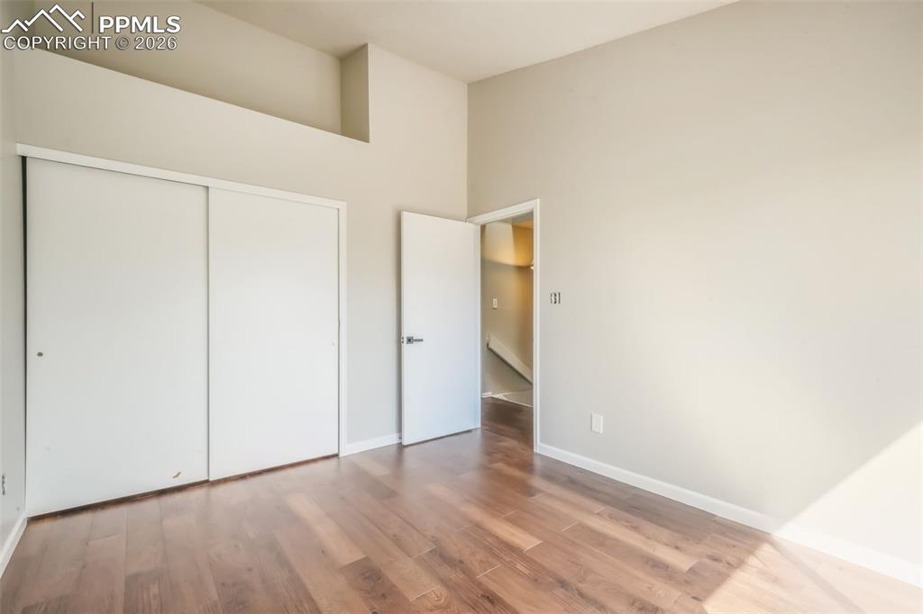 Image 15 of 27: Bedroom