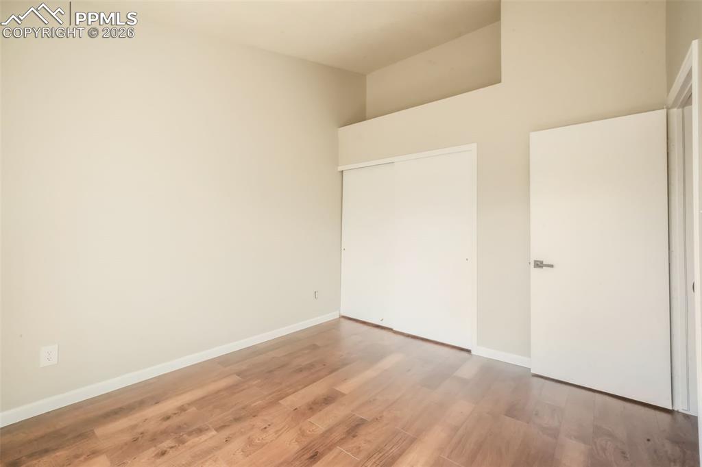 Image 16 of 27: Bedroom