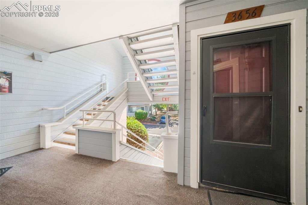 Image 4 of 27: Entry