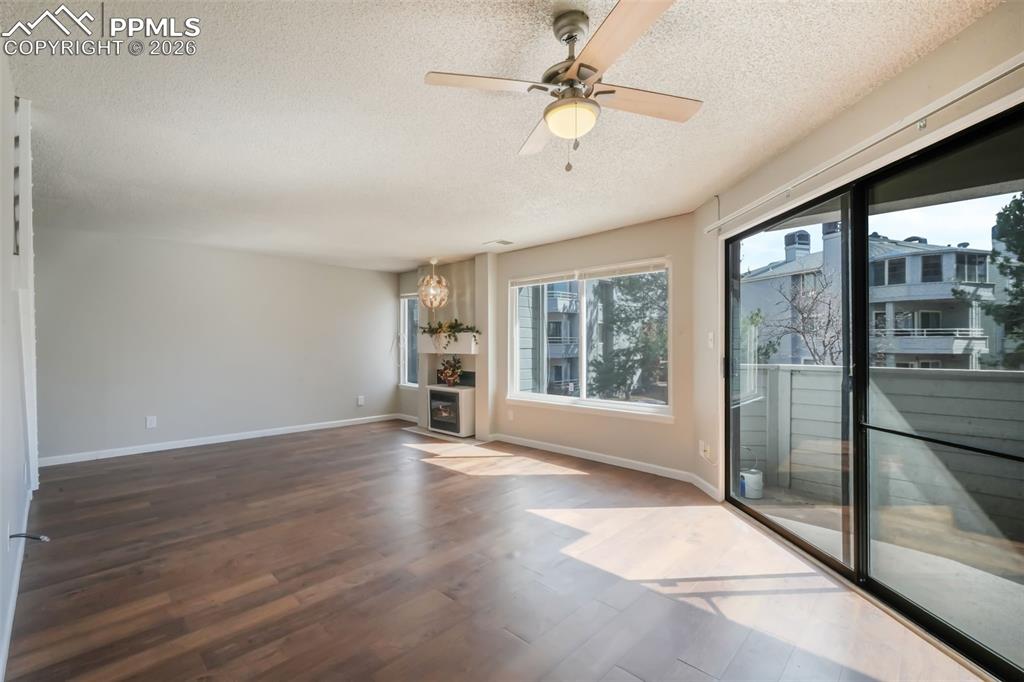 Image 8 of 27: Living Room