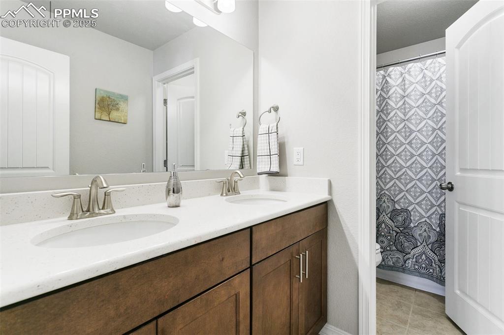 Image 26 of 42: Bathroom