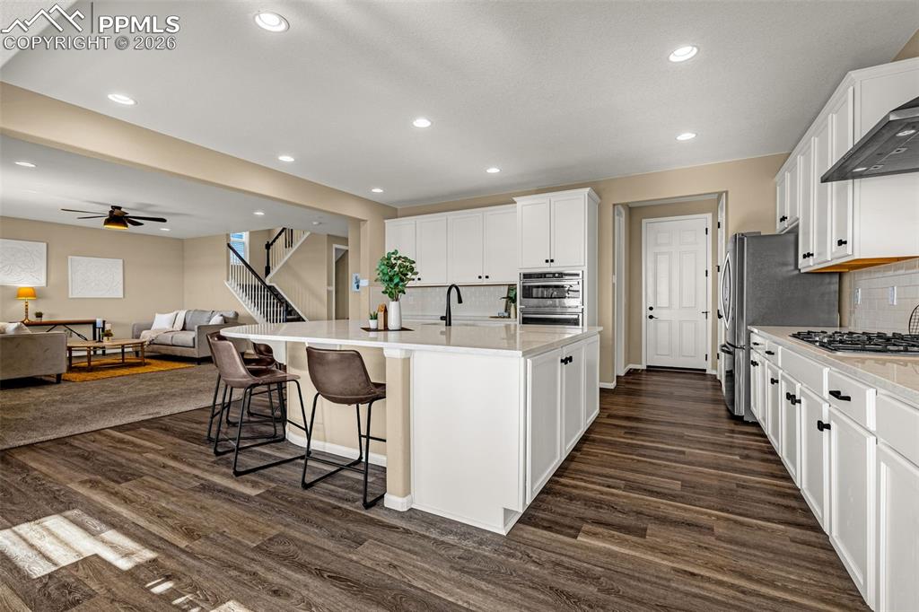 Image 21 of 46: Kitchen