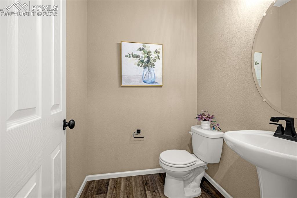 Image 42 of 46: Main Level Powder Room