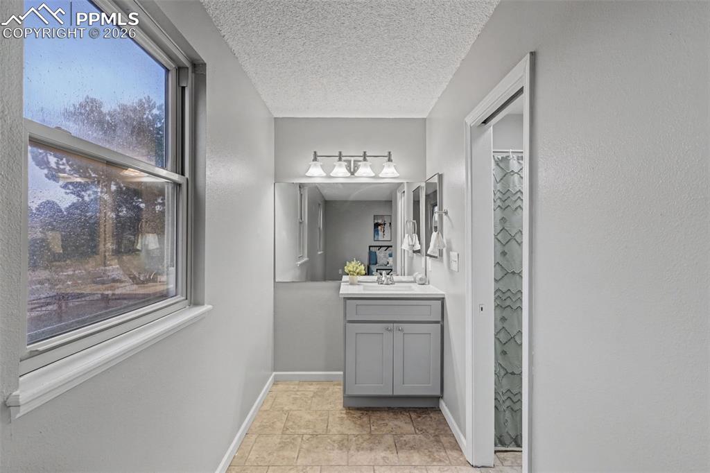 Image 16 of 28: Primary bath 