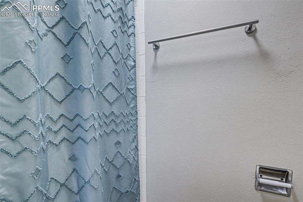 Image 17 of 28: Primary bath