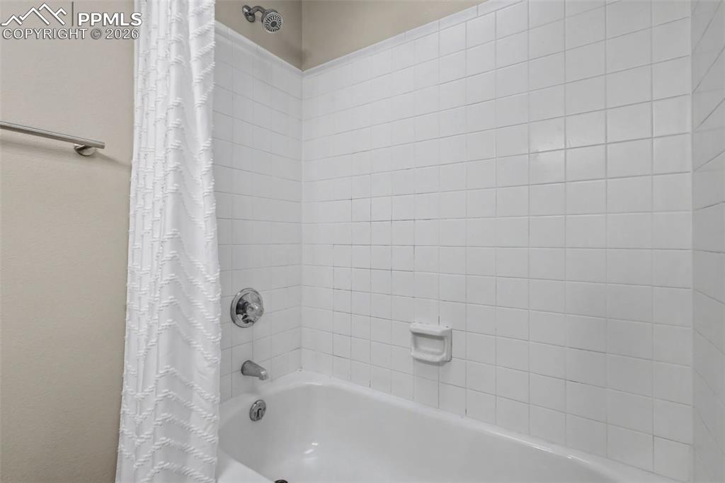 Image 22 of 28: Full bath