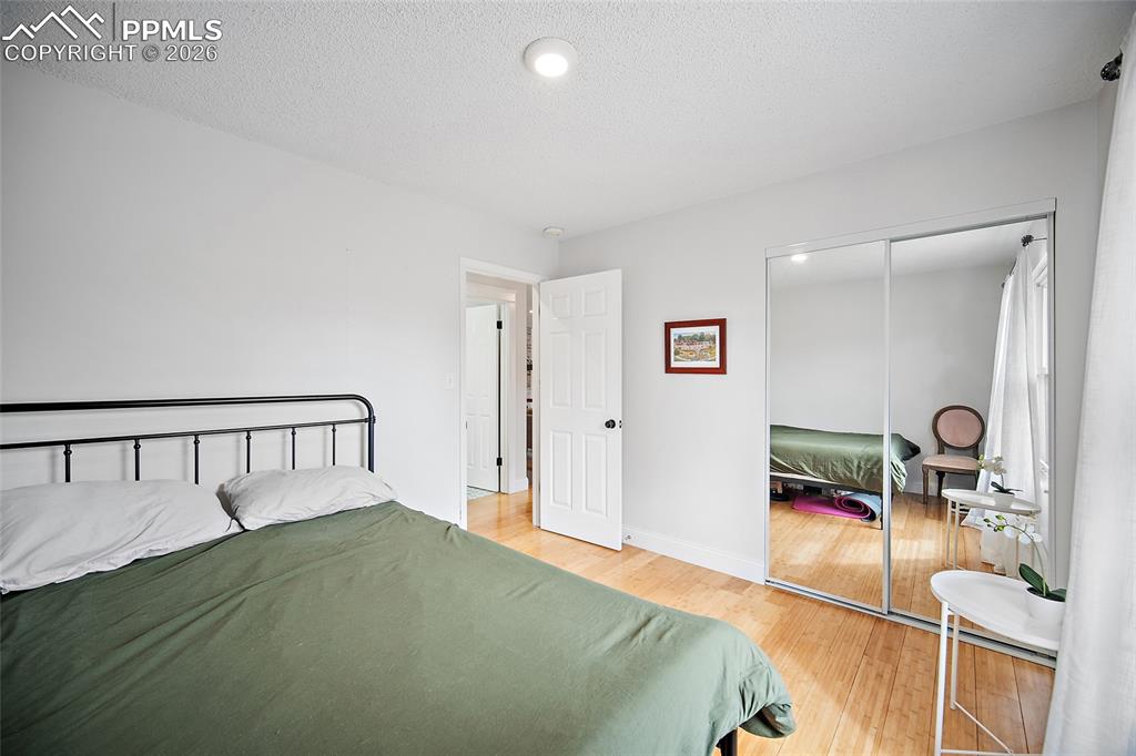 Image 18 of 47: Bedroom