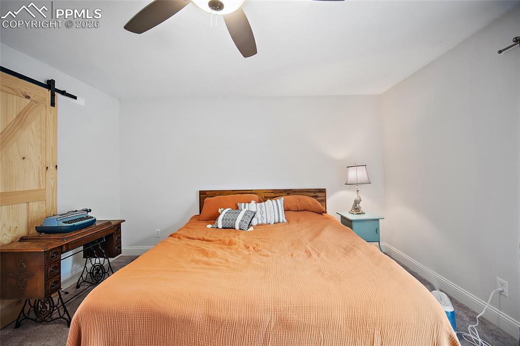 Image 21 of 47: Bedroom