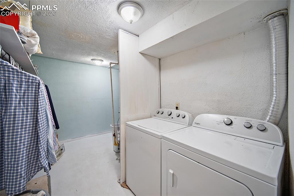 Image 32 of 47: Laundry