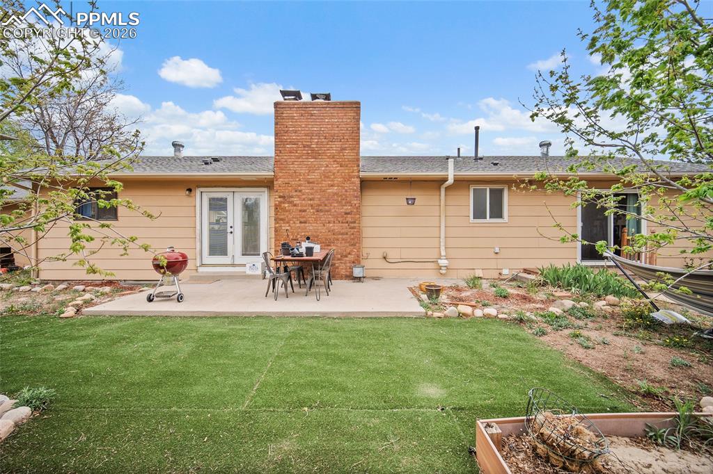 Image 36 of 47: Back of Structure