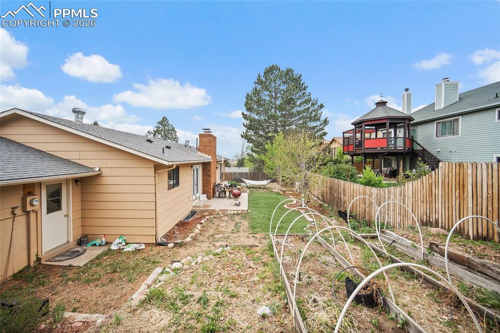 Image 38 of 47: Yard