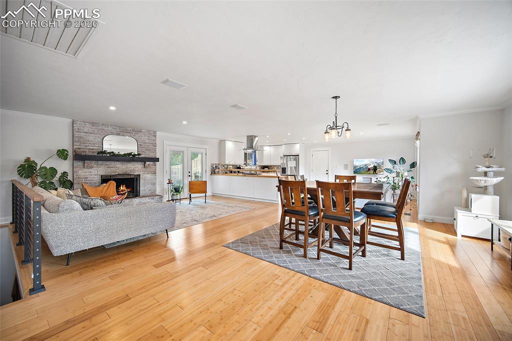 Image 5 of 47: Dining Area