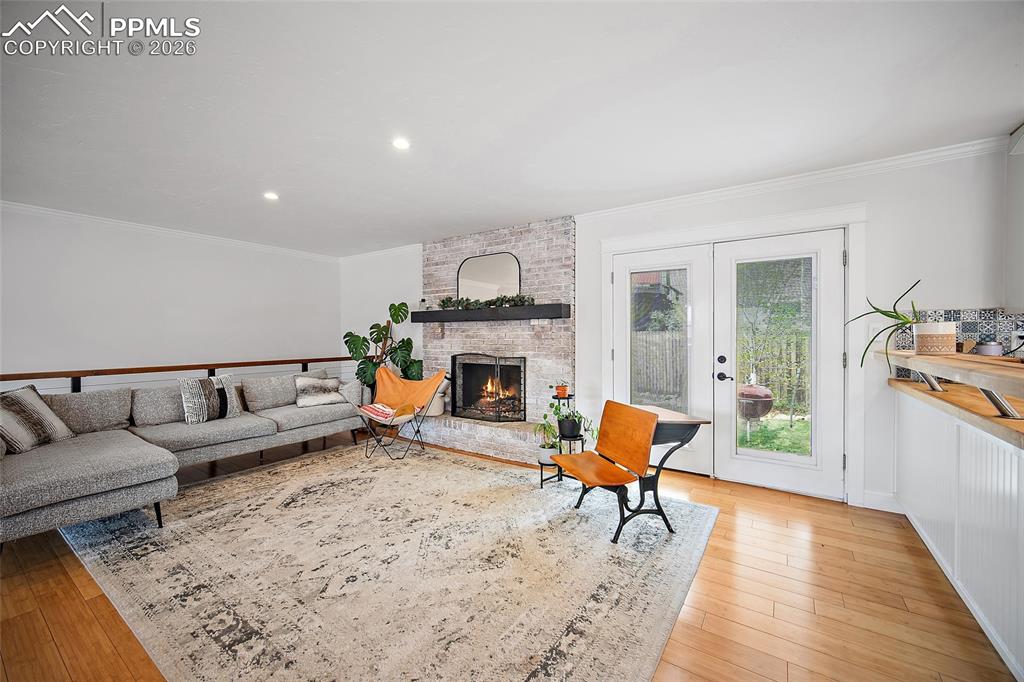 Image 7 of 47: Living Room