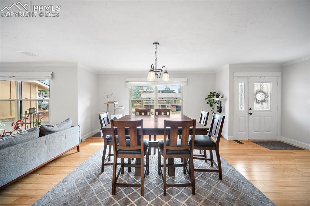 Image 8 of 47: Dining Area