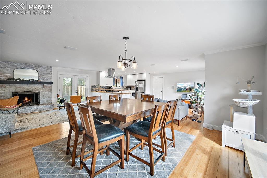 Image 9 of 47: Dining Area