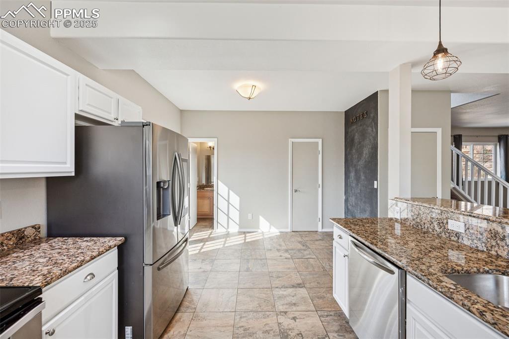 Image 14 of 34: Kitchen