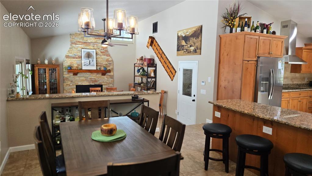 Image 14 of 46: Dining Area