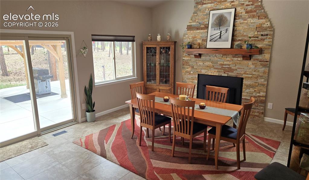 Image 15 of 46: Dining Area