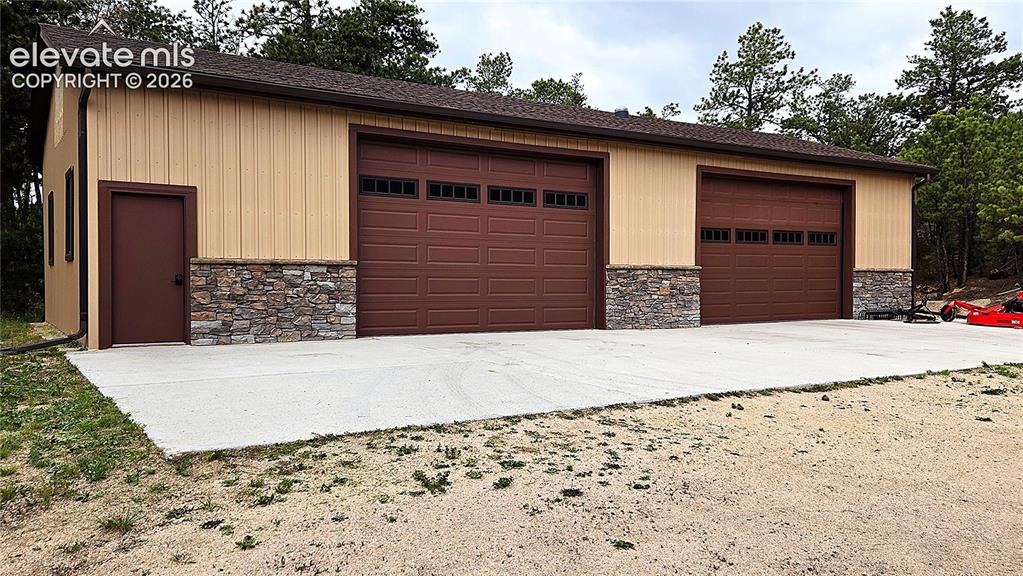 Image 8 of 46: Detached garage/shop