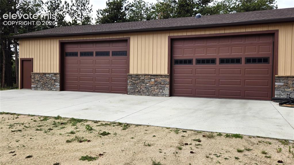 Image 9 of 46: Detached garage/shop