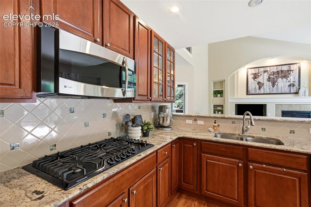 Image 14 of 50: Enjoy preparing meals on the large gas cooktop!