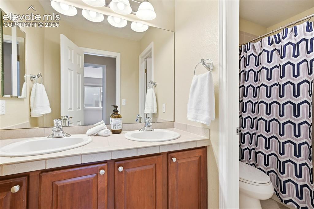 Image 40 of 50: A full bath near the upstairs bedrooms