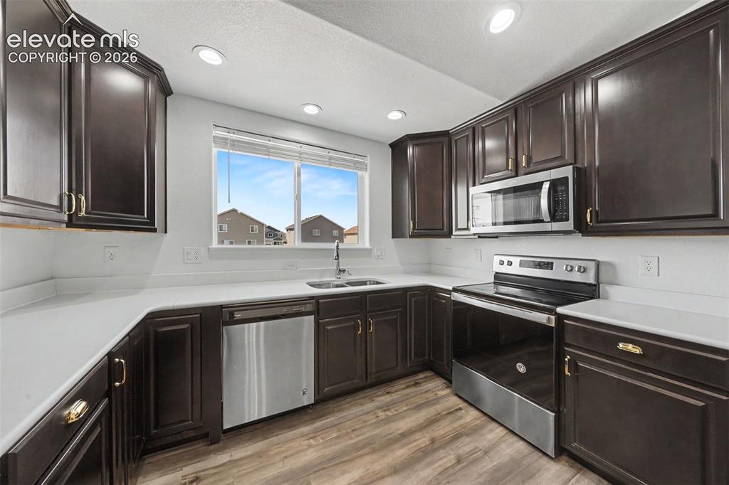 Image 10 of 43: Kitchen