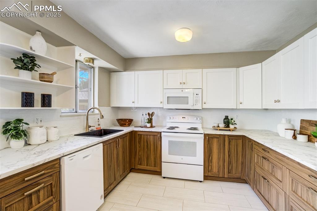 Image 6 of 36: Newer cabinets