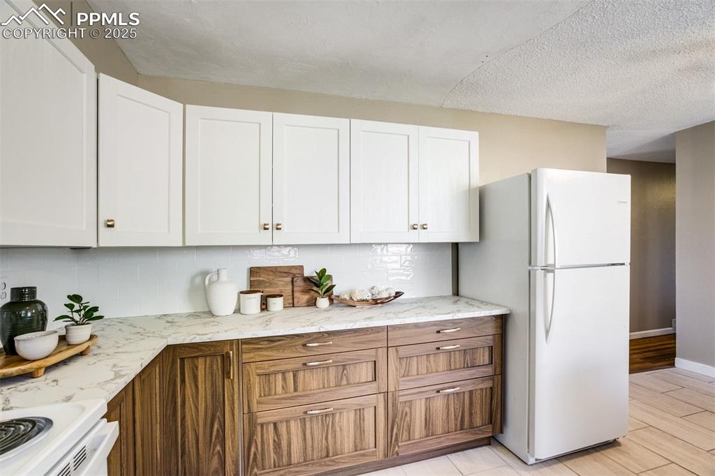 Image 7 of 36: New kitchen appliances