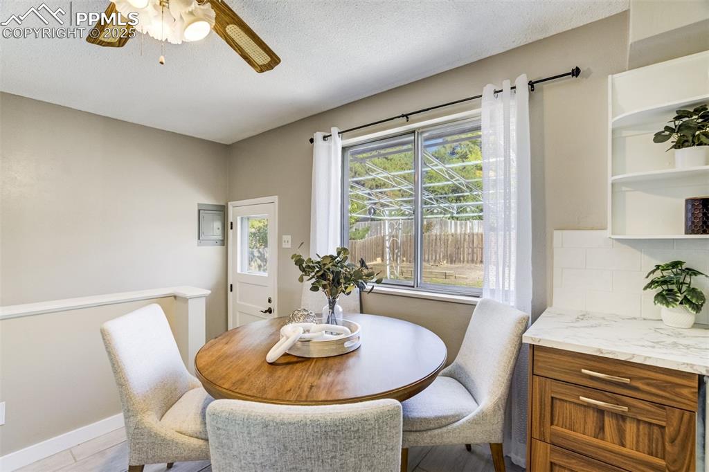 Image 9 of 36: Dining Area