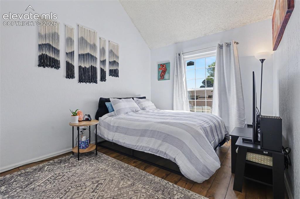 Image 13 of 29: Bedroom