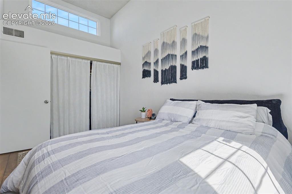 Image 14 of 29: Bedroom