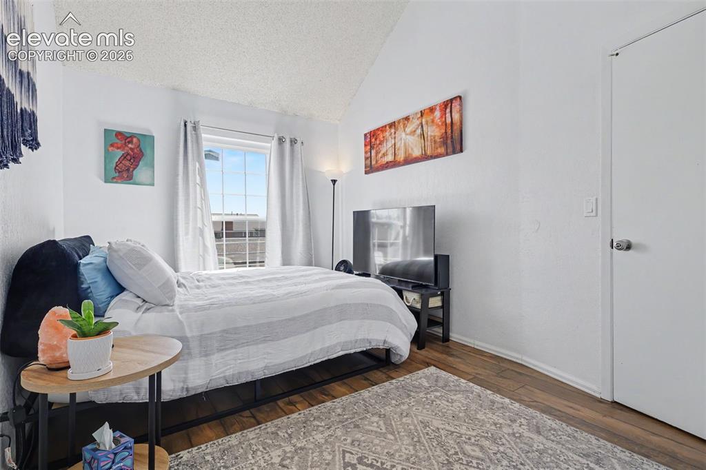 Image 15 of 29: Bedroom